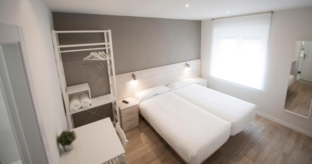 Happy Hostal Carrales Burgos