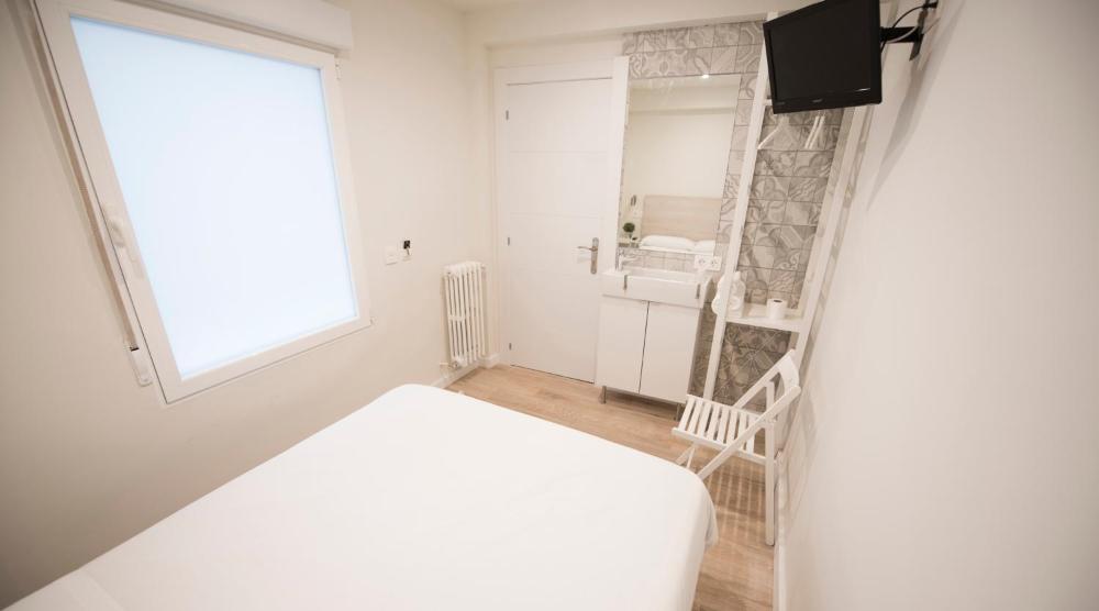 Happy Hostal Carrales Burgos