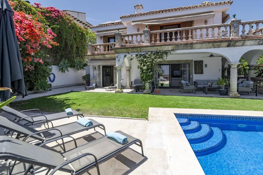 Beautiful Luxury Villa, Marbella with Heated pool as option