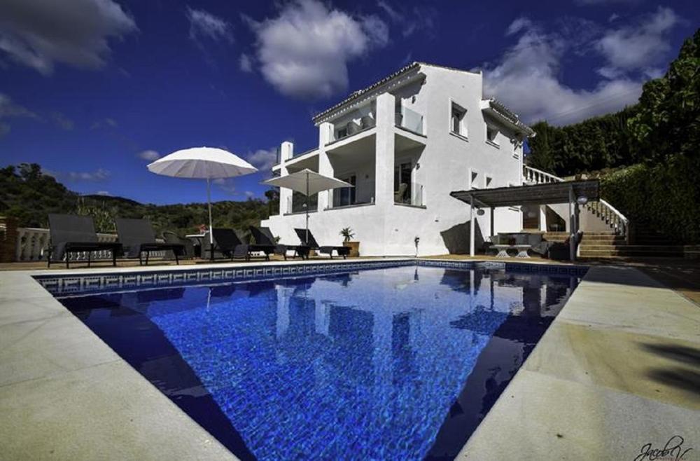 Exquisite villa near beach with Heated pool