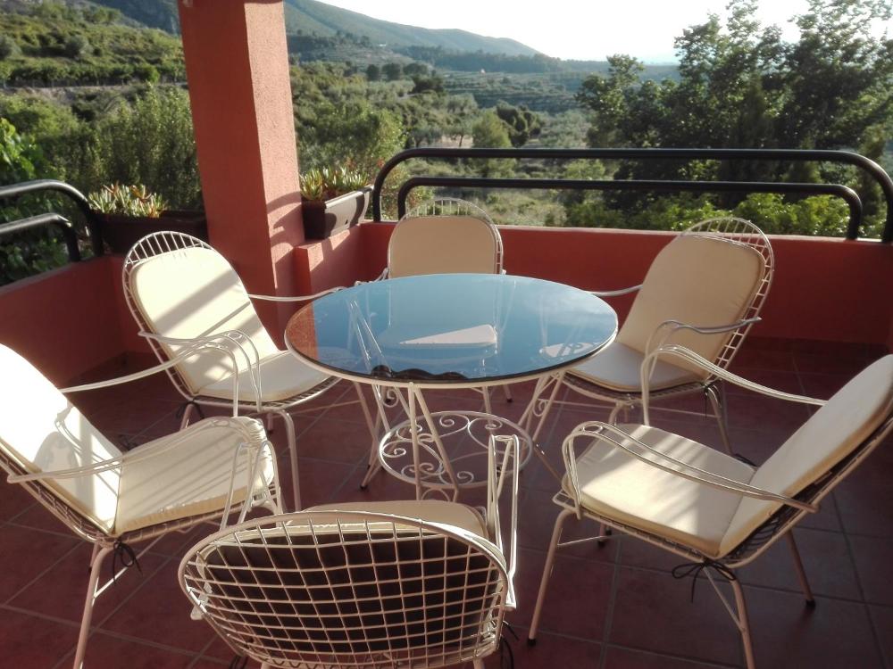 Full rental or by areas. Barbecue, Gardens, Large Terraces, Three rooms