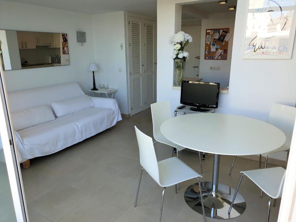 Skol 302 Super One-bedroom Duplex with Sea Views