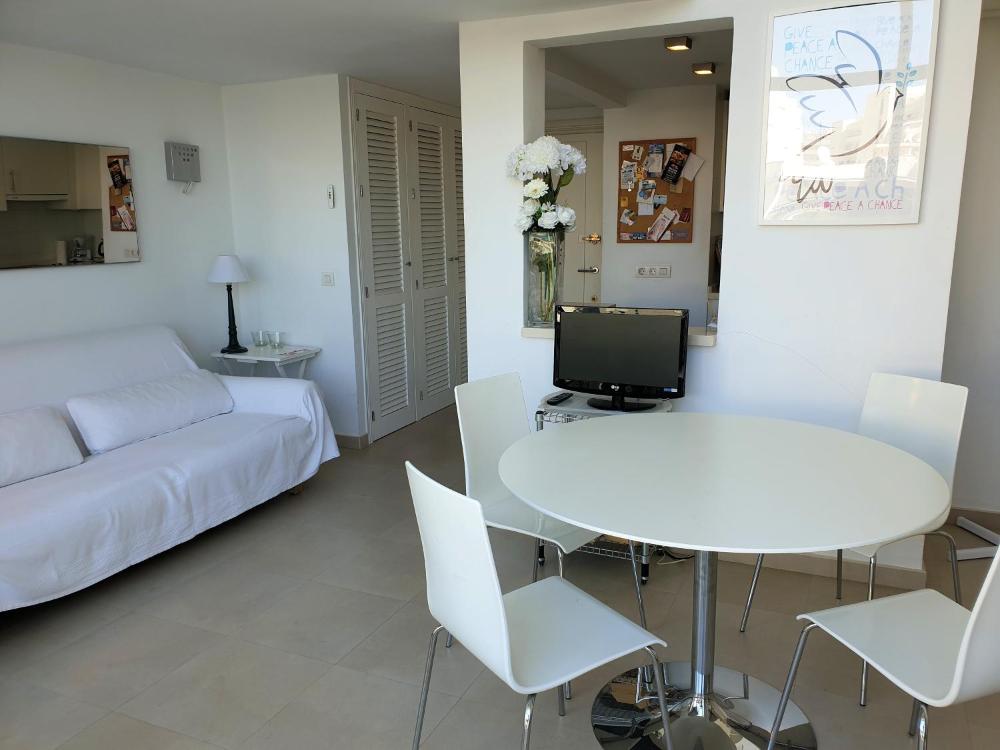 Skol 302 Super One-bedroom Duplex with Sea Views