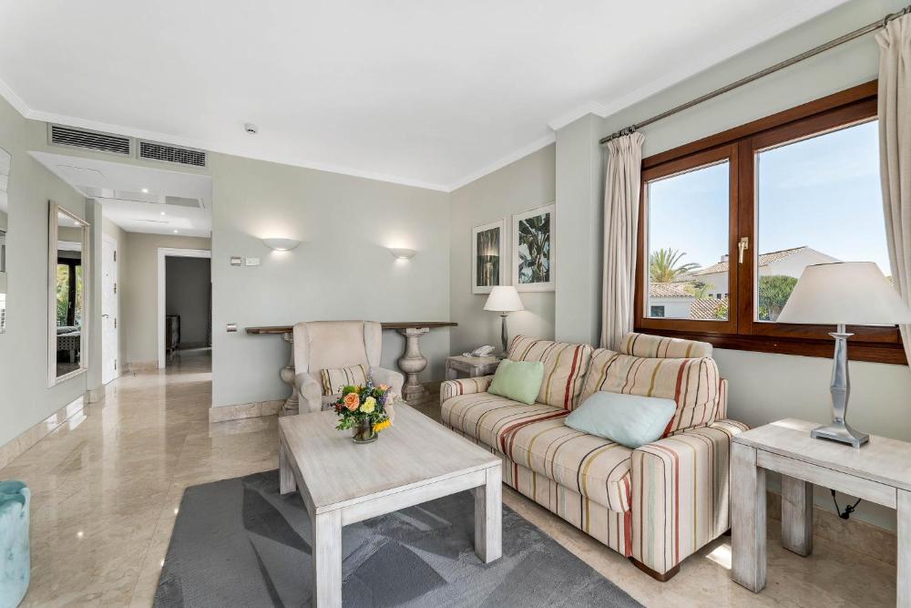 Suite with sea views within Hotel Puente Romano Marbella